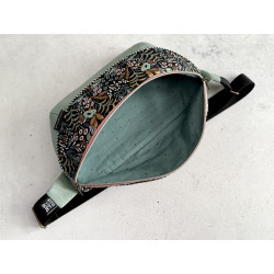 "Tasche voll Glück" // Crossbodybag "Black Flowers"