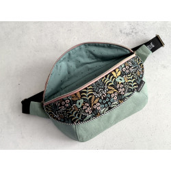 "Tasche voll Glück" // Crossbodybag "Black Flowers"